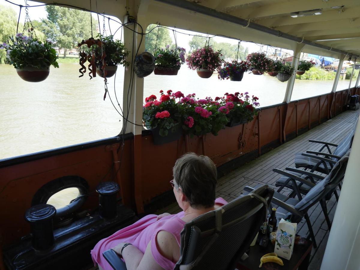 De Logeerboot Dordrecht Bed and Breakfast Εξωτερικό φωτογραφία