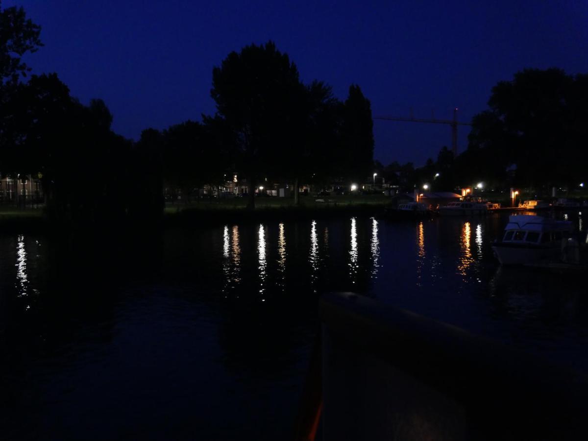 De Logeerboot Dordrecht Bed and Breakfast Εξωτερικό φωτογραφία