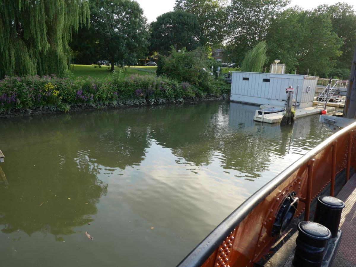 De Logeerboot Dordrecht Bed and Breakfast Εξωτερικό φωτογραφία